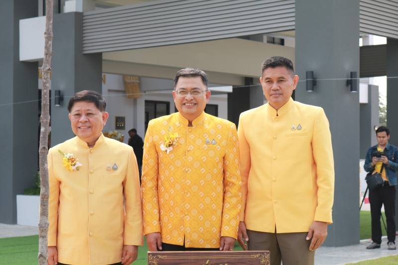พิธีทำบุญตักบาตรข้าวสารอาหารแห้ง เดือนเมษายน 2562