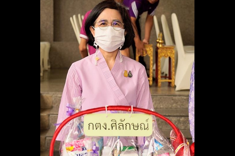 พิธีสวดพระพุทธมนต์และทำบุญตักบาตร 
