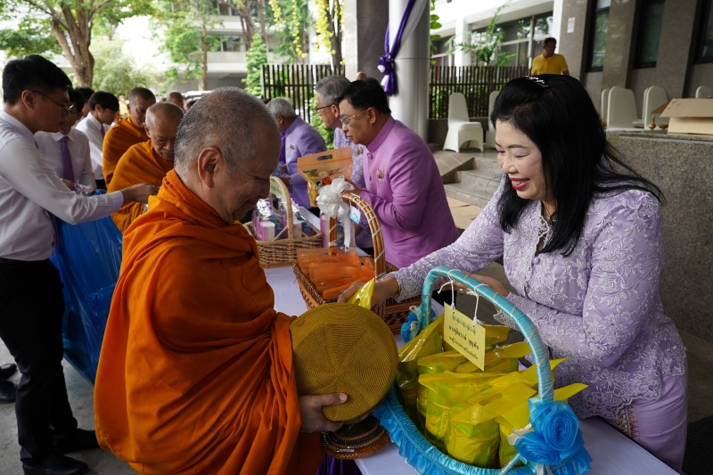 พิธีทำบุญตักบาตรข้าวสารอาหารแห้ง เดือนมีนาคม 2562