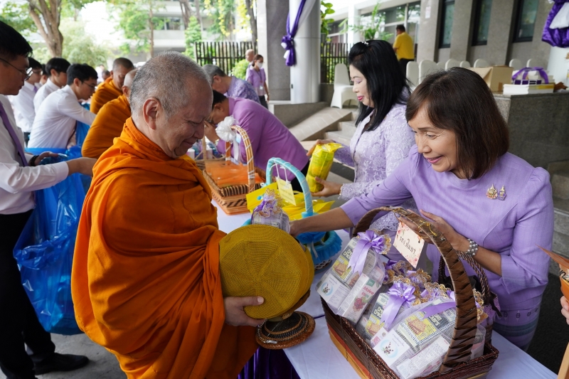 พิธีทำบุญตักบาตรข้าวสารอาหารแห้ง เดือนพฤษภาคม 2562