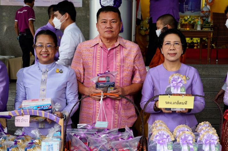 พิธีสวดพระพุทธมนต์และทำบุญตักบาตร 