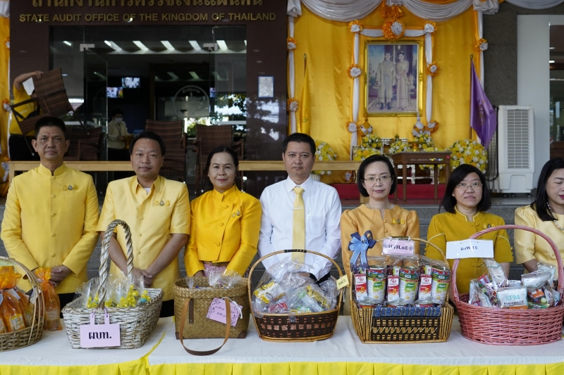 พิธีสวดพระพุทธมนต์และทำบุญตักบาตร