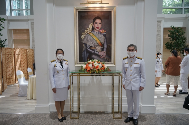  สตง. ถวายแจกันดอกไม้และลงนามถวายพระพรสมเด็จพระเจ้าน้องนางเธอ เจ้าฟ้าจุฬาภรณวลัยลักษณ์ อัครราชกุมารี กรมพระศรีสวางควัฒน วรขัตติย