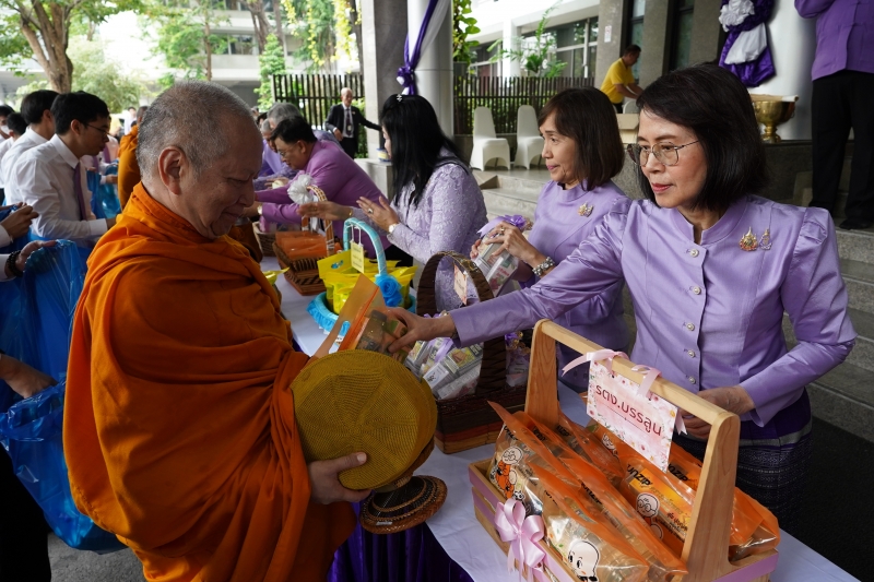 พิธีทำบุญตักบาตรข้าวสารอาหารแห้ง เดือนพฤษภาคม 2562