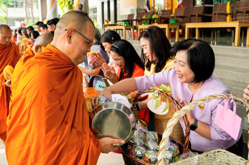 พิธีเจริญพระพุทธมนต์และทำบุญตักบาตร คณะสงฆ์ จำนวน 9 รูป