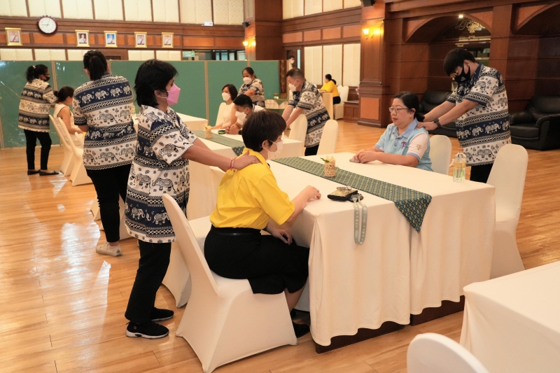 พิธีทำบุญตักบาตรข้าวสารอาหารแห้ง