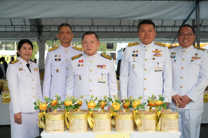 นายประจักษ์ บุญยัง ผู้ว่าการตรวจเงินแผ่นดิน ผู้บริหาร ข้าราชการและลูกจ้างสำนักงานการตรวจเงินแผ่นดิน ร่วมริ้วขบวนอัญเชิญเครื่องรา