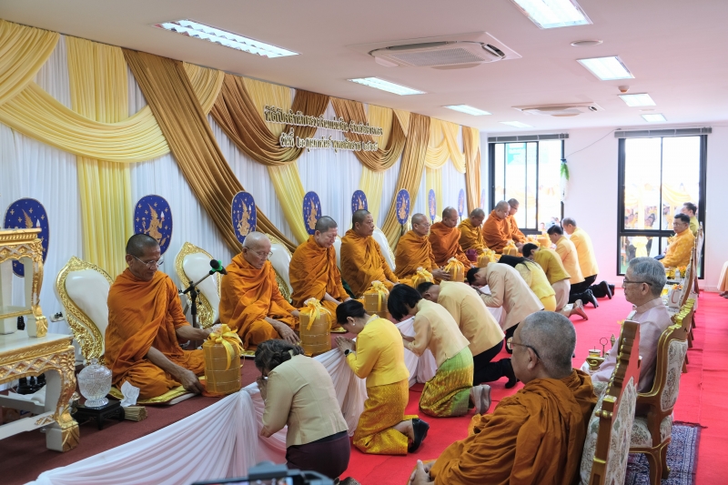 พิธีทำบุญตักบาตรข้าวสารอาหารแห้ง เดือนมีนาคม 2562