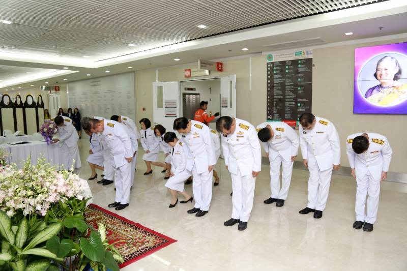 สตง. ถวายแจกันดอกไม้และลงนามถวายพระพรสมเด็จพระกนิษฐาธิราชเจ้า กรมสมเด็จพระเทพรัตนราชสุดาฯ สยามบรมราชกุมารี