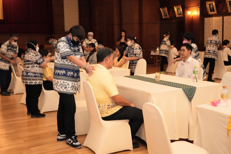 ลงนามถวายพระพรชัยมงคล ณ อาคารหน่วยราชการในพระองค์ 904 ในพระบรมมหาราชวัง