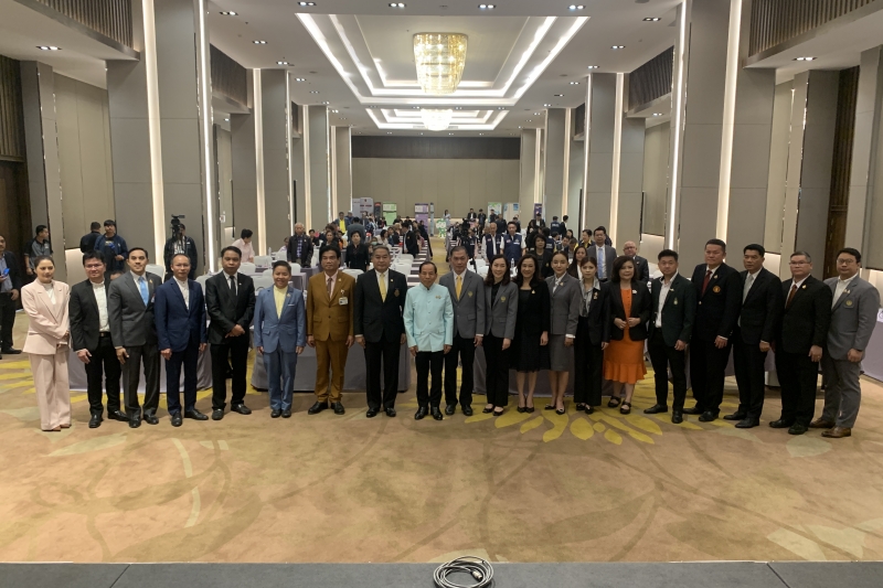 สตง.ร่วมเดินริ้วขบวนอัญเชิญเครื่องราชสักการะและร่วมพิธีจุดเทียนถวายพระพรชัยมงคลเนื่องในโอกาสวันเฉลิมพระชนมพรรษาพระบาทสมเด็จพระเจ