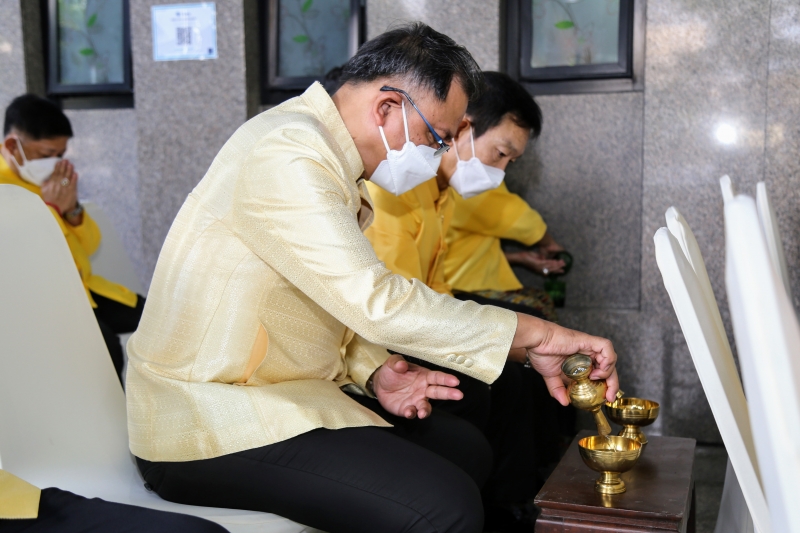 พิธีทำบุญตักบาตรข้าวสารอาหารแห้ง คณะสงฆ์จากวัดราชผาติการามวรวิหาร พระอารามหลวง เนื่องในโอกาสวันเฉลิมพระชนมพรรษา 28 กรกฎาคม 2565 