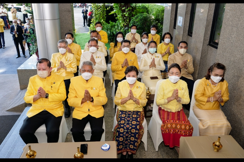 พิธีทำบุญตักบาตรข้าวสารอาหารแห้ง คณะสงฆ์จากวัดพระราม 9 กาญจนาภิเษก พระอารามหลวง 