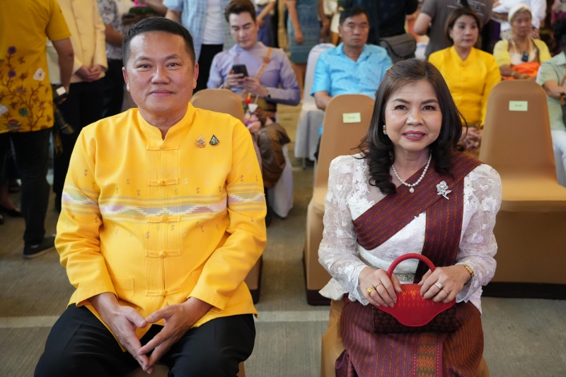 พิธีทำบุญตักบาตรข้าวสารอาหารแห้ง