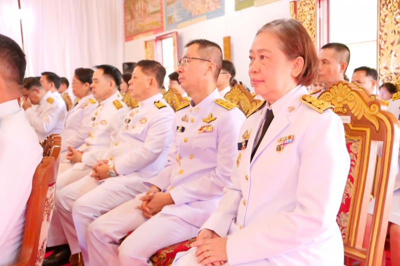 ทำบุญตักบาตร