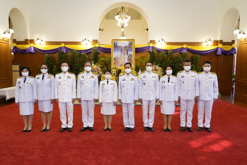 ลงนามถวายพระพรพระบาทสมเด็จพระเจ้าอยู่หัว และสมเด็จพระนางเจ้าฯ พระบรมราชินี เนื่องในโอกาสวันขึ้นปีใหม่ พุทธศักราช 2564