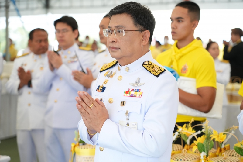 พิธีทำบุญตักบาตรข้าวสารอาหารแห้ง