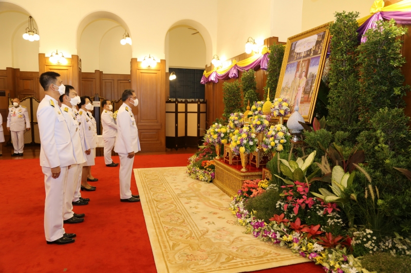 สำนักงานการตรวจเงินแผ่นดินลงนามถวายพระพรพระบาทสมเด็จพระเจ้าอยู่หัว และสมเด็จพระนางเจ้าฯ พระบรมราชินี เนื่องในโอกาสวันขึ้นปีใหม่ 