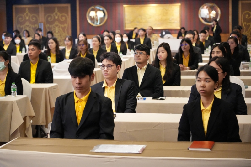 นายประจักษ์ บุญยัง ผู้ว่าการตรวจเงินแผ่นดิน ผู้บริหาร ข้าราชการและลูกจ้างสำนักงานการตรวจเงินแผ่นดิน ร่วมริ้วขบวนอัญเชิญเครื่องรา