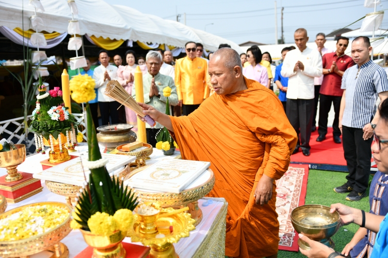 พิธีทำบุญตักบาตรข้าวสารอาหารแห้ง เดือนพฤษภาคม 2562
