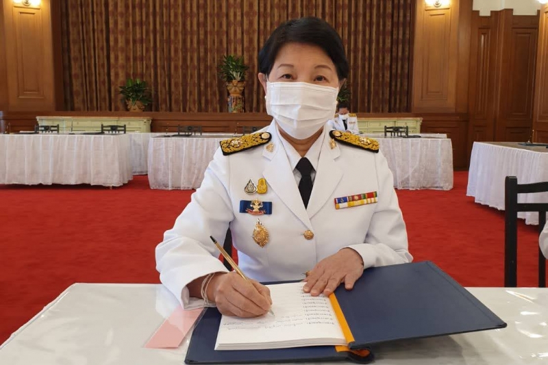 ลงนามถวายพระพรพระบาทสมเด็จพระเจ้าอยู่หัว และสมเด็จพระนางเจ้าฯ พระบรมราชินี เนื่องในโอกาสวันขึ้นปีใหม่ พุทธศักราช 2564