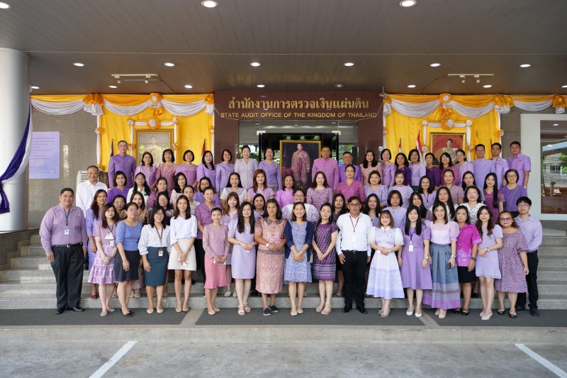 ทำบุญตักบาตร 