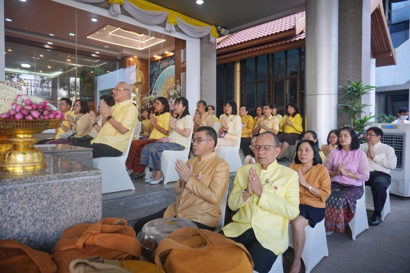  พิธีทำบุญตักบาตรข้าวสารอาหารแห้ง คณะสงฆ์จำนวน 9 รูป จากวัดบวรนิเวศวิหาร พระอารามหลวง เพื่อน้อมอุทิศถวายเป็นพระราชกุศลแด่  พระบา