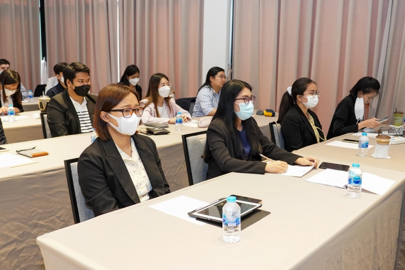 นางสาวจินดา มหัทธนวัฒน์ กรรมการตรวจเงินแผ่นดิน ให้เกียรติเป็นวิทยากรบรรยายโครงการพัฒนาข้าราชการใหม่ ปีงบประมาณ 2566 ณ โรงแรม เบส