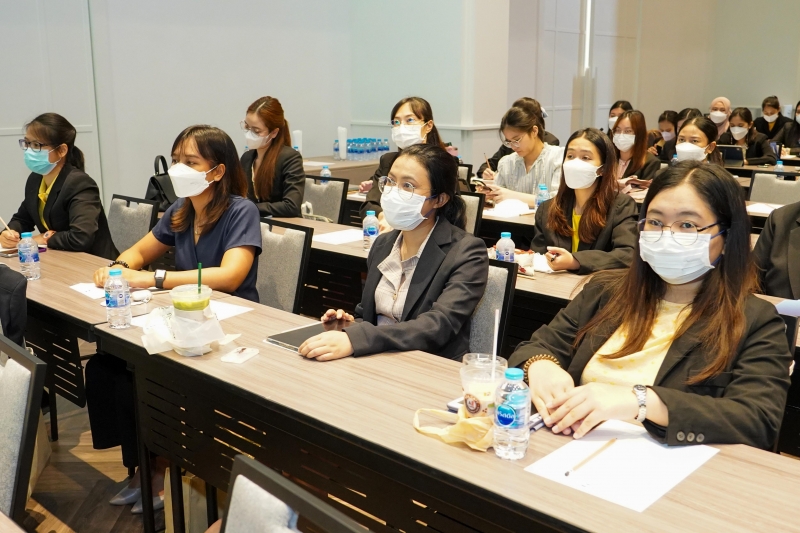 นางสาวจินดา มหัทธนวัฒน์ กรรมการตรวจเงินแผ่นดิน ให้เกียรติเป็นวิทยากรบรรยายโครงการพัฒนาข้าราชการใหม่ ปีงบประมาณ 2566 ณ โรงแรม เบส