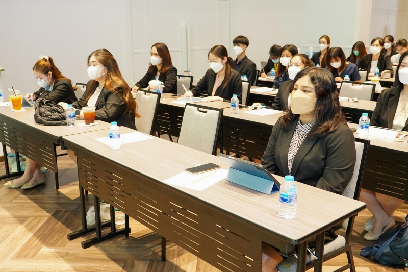 นางสาวจินดา มหัทธนวัฒน์ กรรมการตรวจเงินแผ่นดิน ให้เกียรติเป็นวิทยากรบรรยายโครงการพัฒนาข้าราชการใหม่ ปีงบประมาณ 2566 ณ โรงแรม เบส