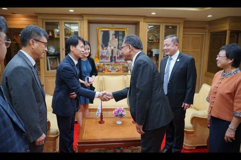 คณะผู้แทนจากสถาบันฝึกอบรมด้านการตรวจสอบและสืบสวนของ สตง. เกาหลี เข้าเยี่ยมคารวะ ปตง. ผตง. และคณะผู้บริหาร สตง.