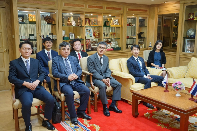 คณะผู้แทนจากสถาบันฝึกอบรมด้านการตรวจสอบและสืบสวนของ สตง. เกาหลี เข้าเยี่ยมคารวะ ปตง. ผตง. และคณะผู้บริหาร สตง.