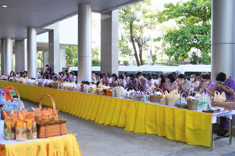  พิธีเจริญพระพุทธมนต์และทำบุญตักบาตร ถวายพระราชกุศลและถวายพระพรชัยมงคล เนื่องในโอกาสวันเฉลิมพระชนมพรรษา สมเด็จพระนางเจ้า ฯ พระบร
