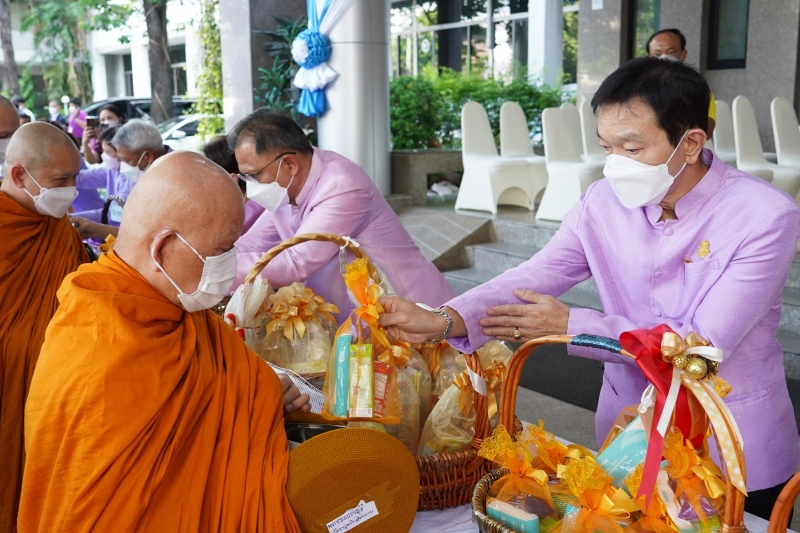  พิธีเจริญพระพุทธมนต์และทำบุญตักบาตร ถวายพระราชกุศลและถวายพระพรชัยมงคล เนื่องในโอกาสวันเฉลิมพระชนมพรรษา สมเด็จพระนางเจ้า ฯ พระบร
