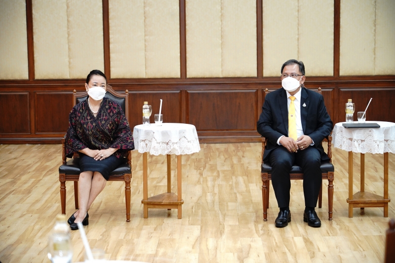 ประธานกรรมการตรวจเงินแผ่นดิน ให้การต้อนรับ ประธานศาลปกครองสูงสุดและคณะ เข้าเยี่ยมคารวะเนื่องในโอกาสที่เข้ารับตำแหน่ง