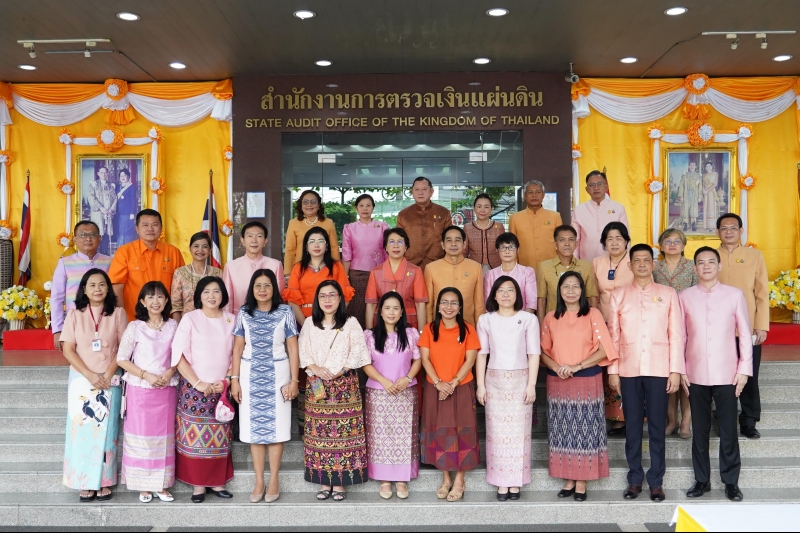 พิธีทำบุญตักบาตรข้าวสารอาหารแห้ง 