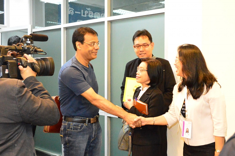 ต้อนรับผู้เข้าร่วมประชุม 