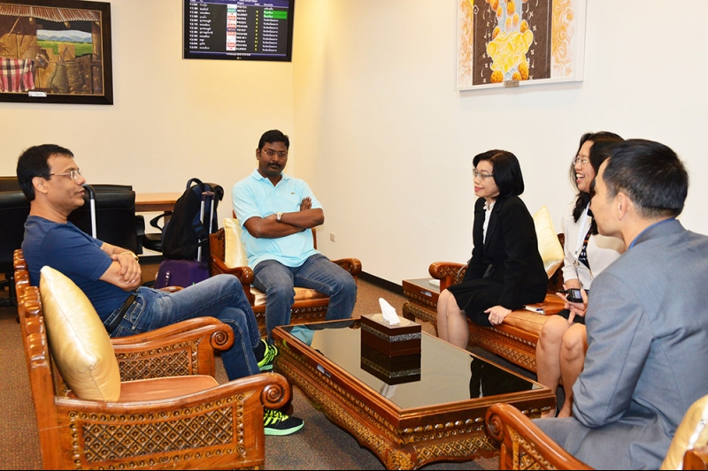 ต้อนรับผู้เข้าร่วมประชุม 