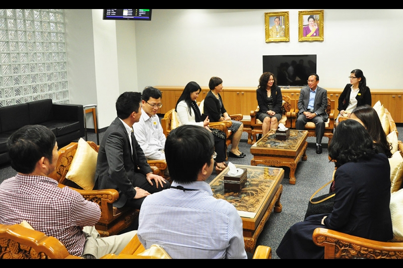 ต้อนรับผู้เข้าร่วมประชุม 