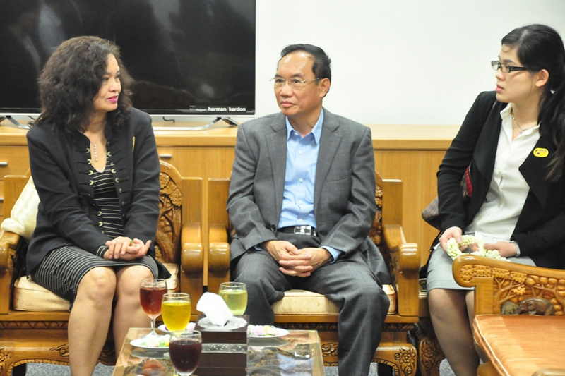 ต้อนรับผู้เข้าร่วมประชุม 