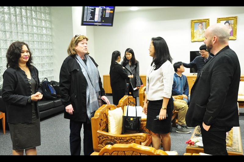 ต้อนรับผู้เข้าร่วมประชุม 