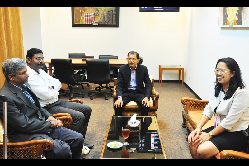 ต้อนรับผู้เข้าร่วมประชุม 