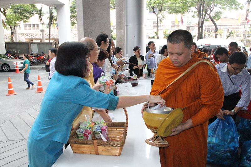 ตักบาตร