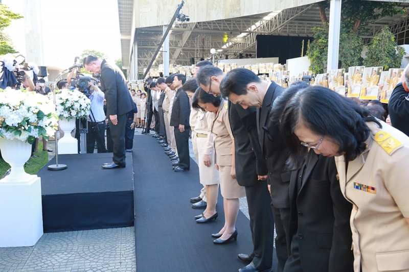 สืบสานวัฒนธรรมไทย  ลอยกระทงร่วมใจถวายพ่อ