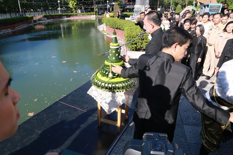 สืบสานวัฒนธรรมไทย  ลอยกระทงร่วมใจถวายพ่อ