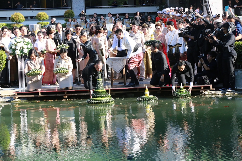 สืบสานวัฒนธรรมไทย  ลอยกระทงร่วมใจถวายพ่อ