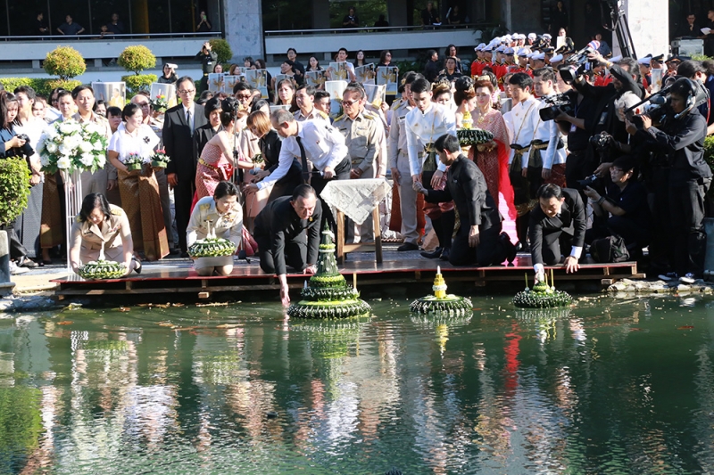 สืบสานวัฒนธรรมไทย  ลอยกระทงร่วมใจถวายพ่อ