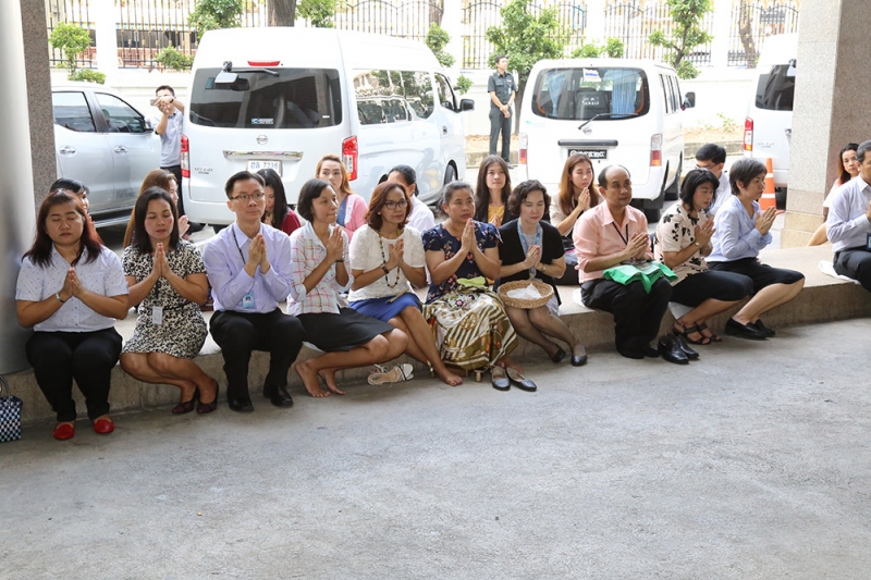 ตักบาตรเดือนพฤษภาคม 2559