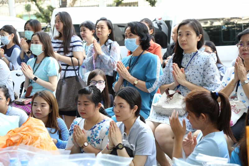 พิธีทำบุญตักบาตรข้าวสารอาหารแห้ง คณะสงฆ์จำนวน 9 รูป จากวัดไผ่ตัน เขตพญาไท กรุงเทพฯ