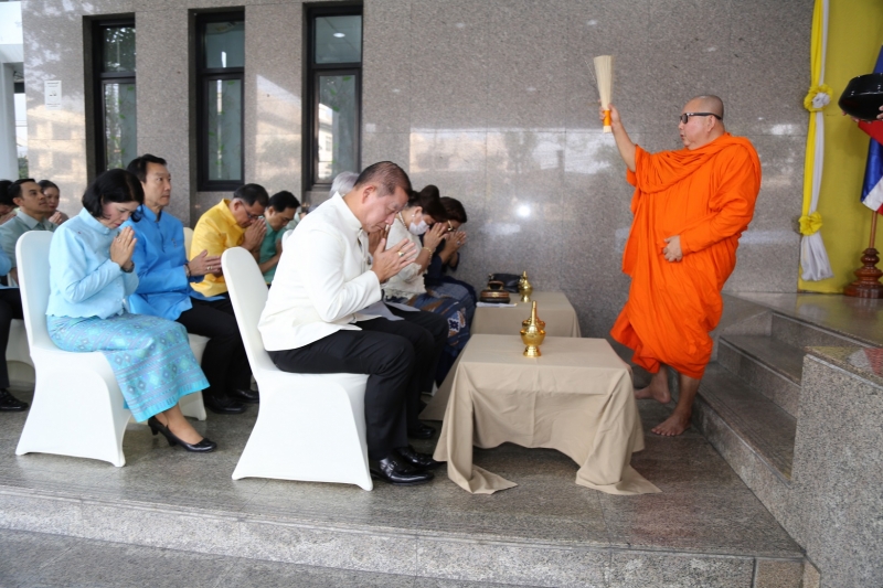 พิธีทำบุญตักบาตรข้าวสารอาหารแห้ง คณะสงฆ์จำนวน 9 รูป จากวัดไผ่ตัน เขตพญาไท กรุงเทพฯ